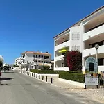 Apartment Medronheira - Near The - 6 Pax - Olhos De Agua